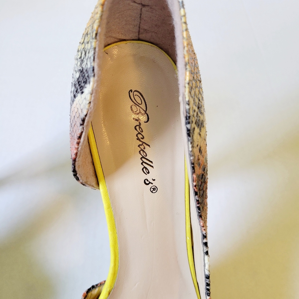 Breckelle's Snake Print Platform Heels - Picture 7 of 8